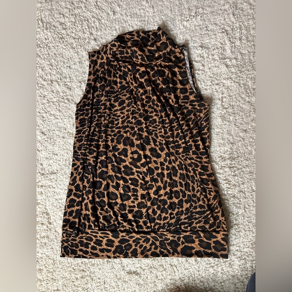 Women’s Size Medium Leopard Print Sleeveless Top NWOT - Picture 1 of 8